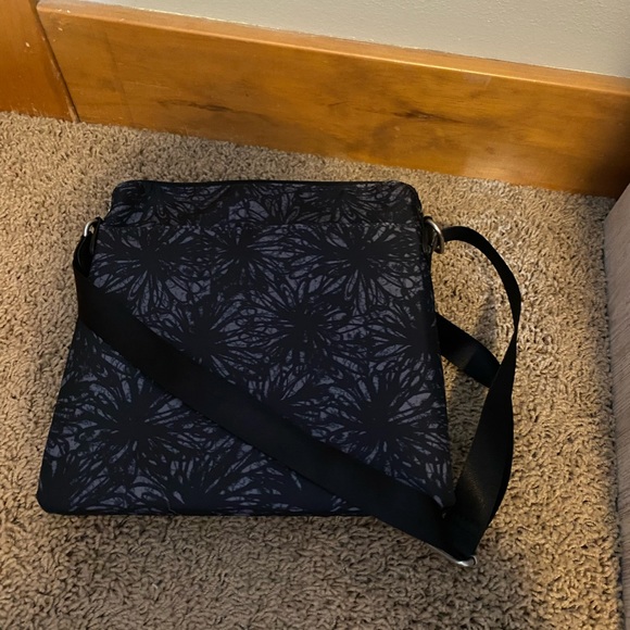 Purse/Travel Bag - Picture 7 of 7